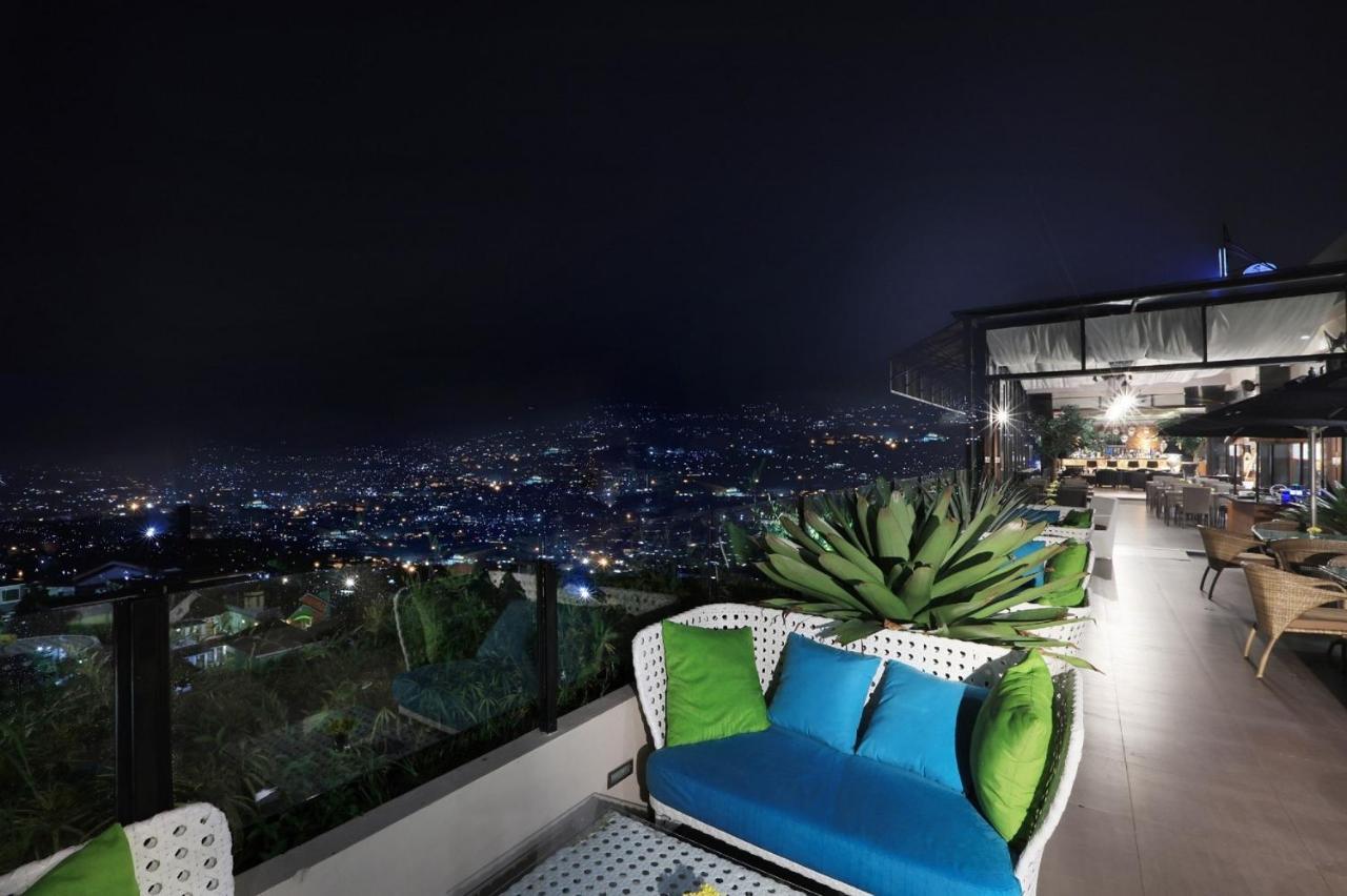 Aston Inn Batu Batu  Exterior photo